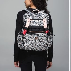 Lululemon Traveling Yogini Rucksack Mystic Jungle Butter Pink/Black